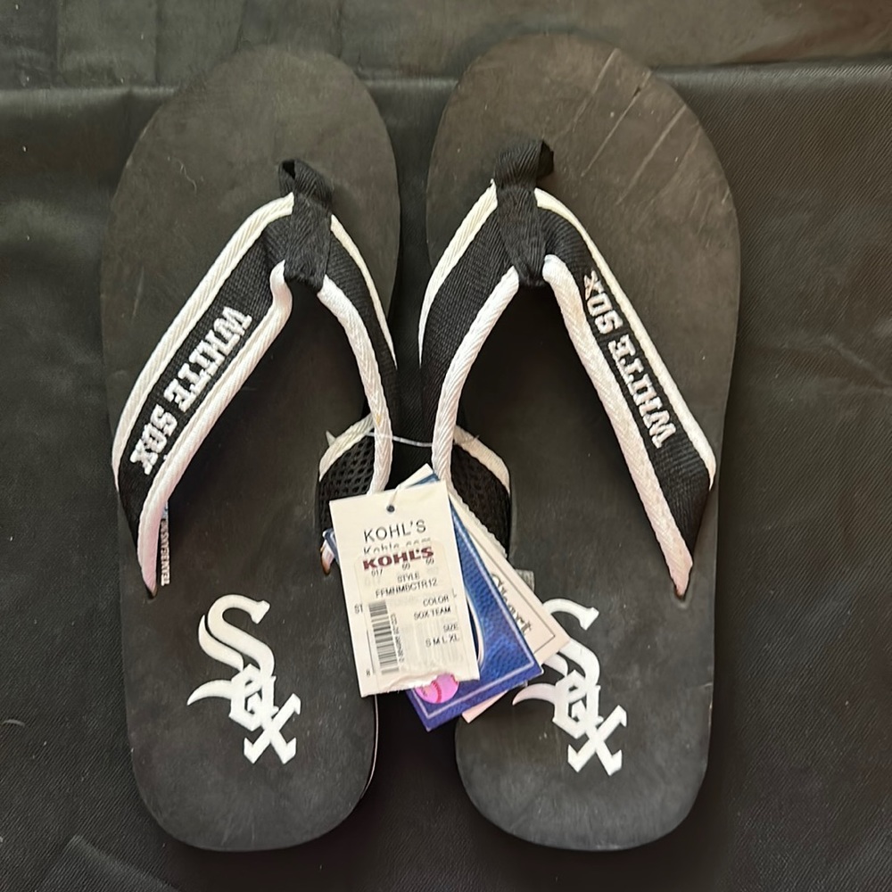 MLB Chicago White Sox Baseball Flip Flop Sandals Men’s Large NWT